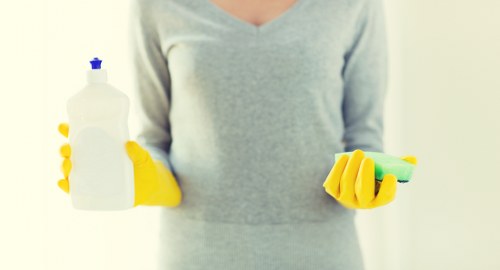 Barnet Carpetcleaning team applying safe carpet cleaning procedures in a home