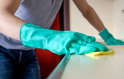 Risk assessment and safety checks before carpet cleaning begins
